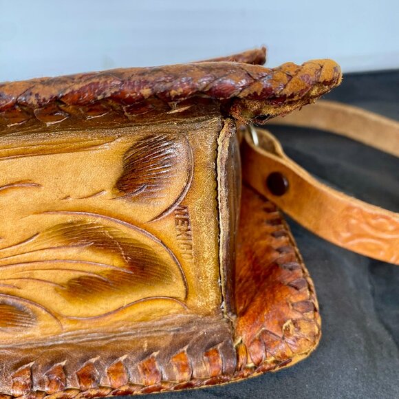Vintage Hand Tooled, Mexican Leather Purse in Fair Condition, Priced to Sell, - Picture 10 of 12